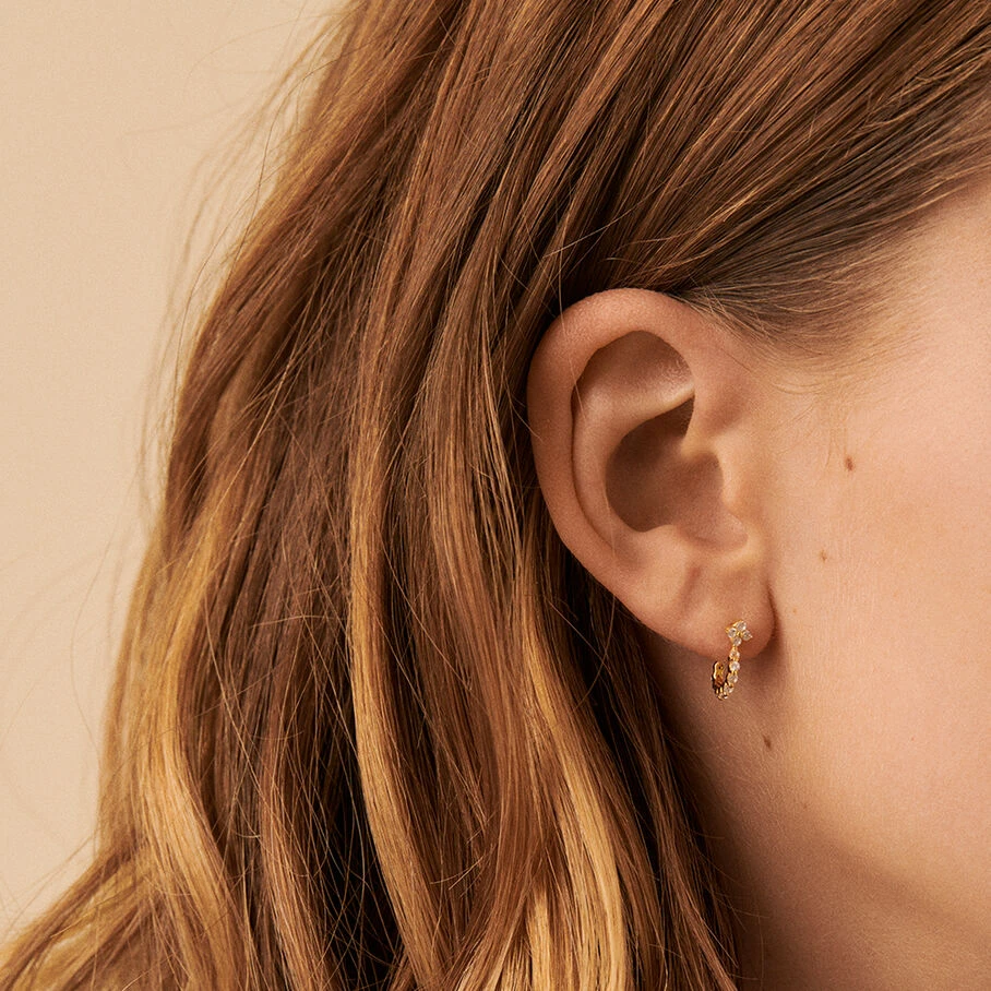 Créoles BELOVED - Cristal / Doré 2 Créoles BELOVED - Cristal / Doré – Image 2